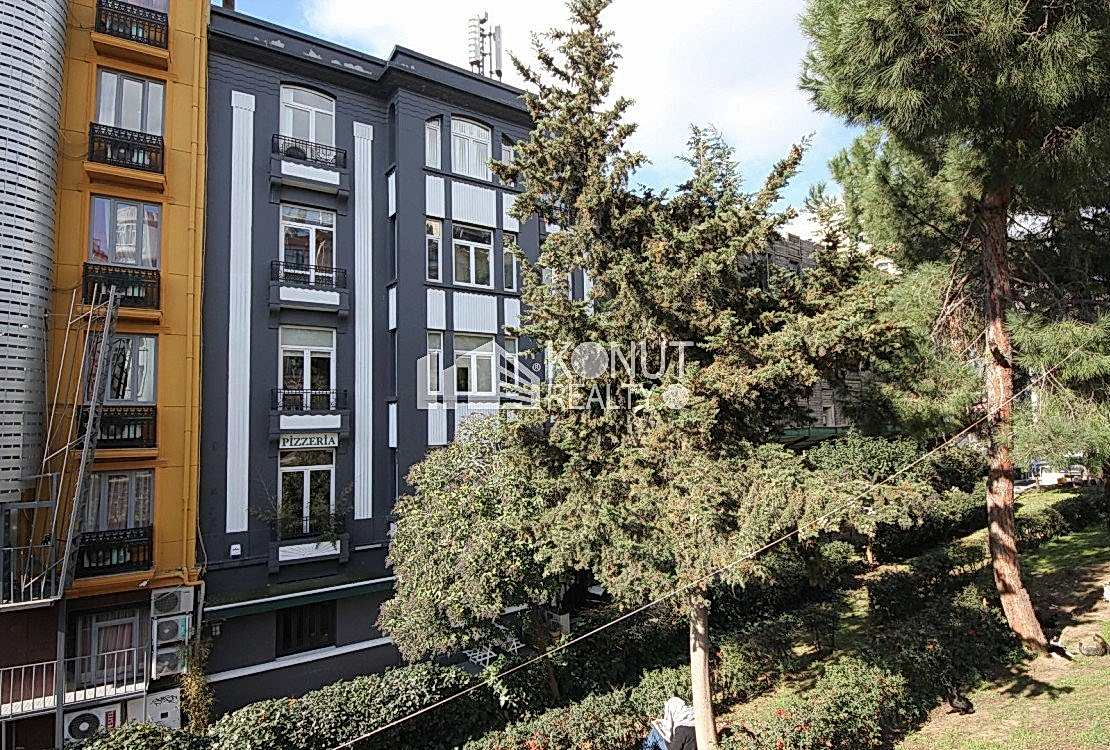 Gümüşsuyu Taksim'e Çok Yakın 700m2.Komple Satılık