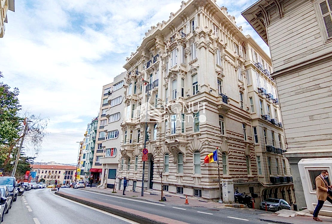 Gümüşsuyu Palas Boğaz Manzaralı 280 m² Satılık Ofis