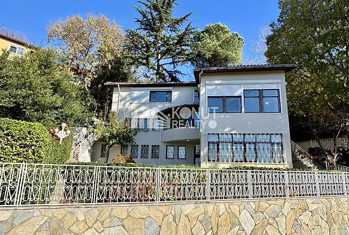 Anadolu Hisarı'nda Boğaz Manzaralı Bahçeli Müstakil Ev