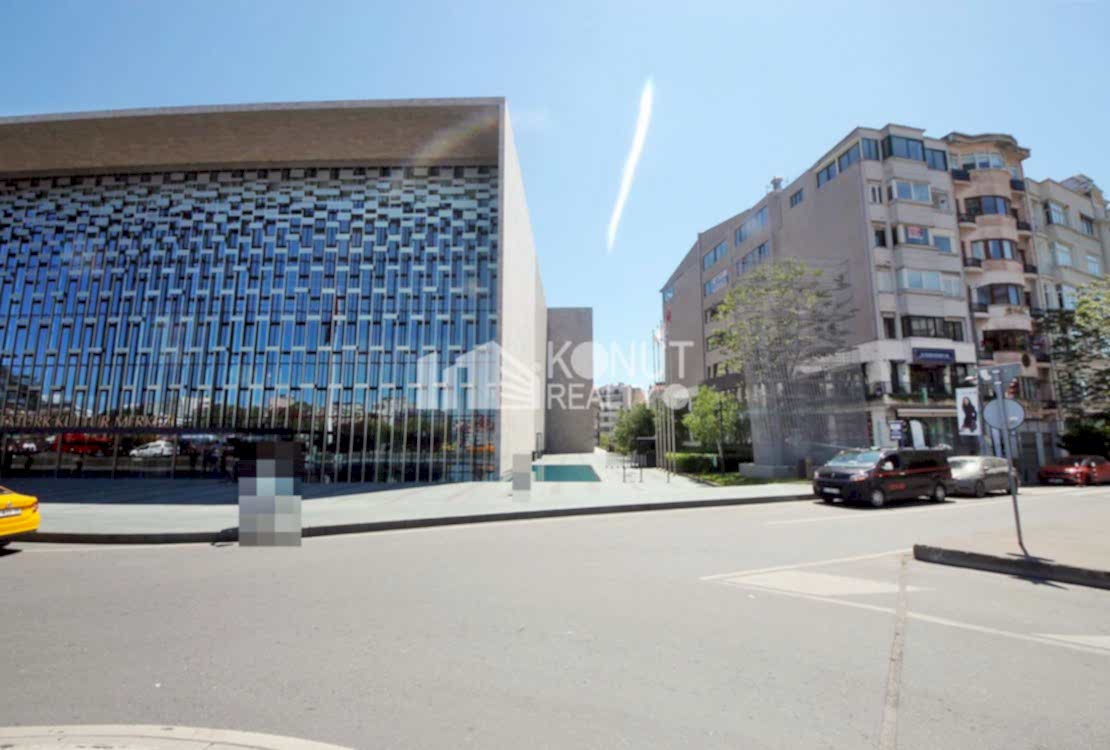Gümüşsuyu'nda AKM yanı 140 m² Kiralık Ofis