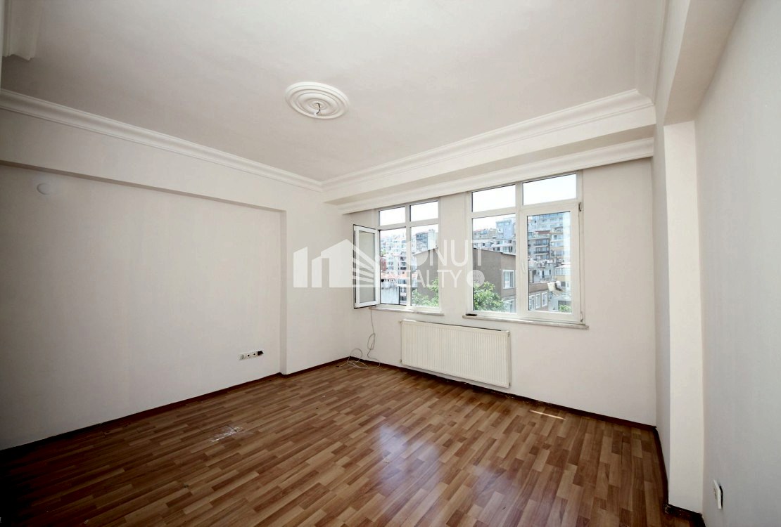 Gümüşsuyu'nda Genç Binada 1+1 Kiralık Daire